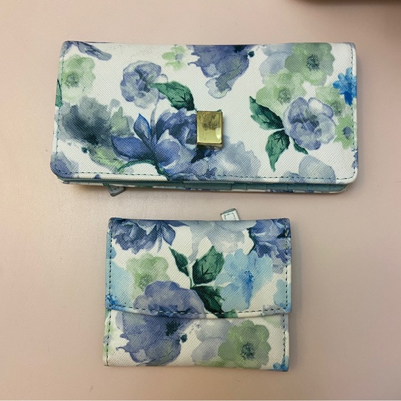 Apt 9 Floral Wallet Matching Set of 2 - Picture 1 of 6